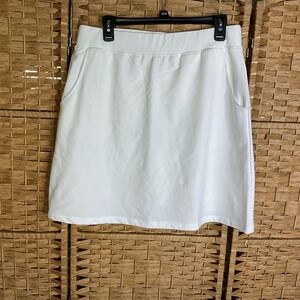 D & Co Essentials Women's White‎ Athleisure Skirt With Shorts Size Medium